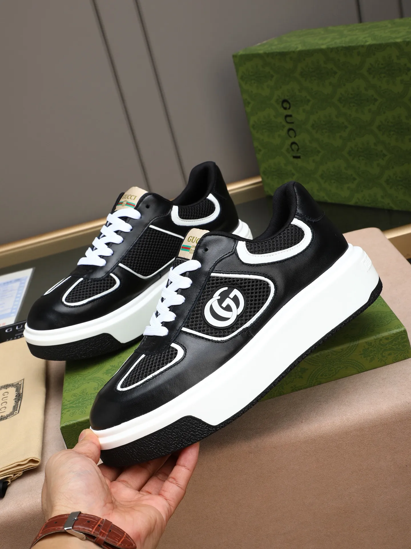 Men's shoes 💰480 New men's shoes GUCCI Fashion trend Made of first-layer calfskin ➕ washed sheep lining! The foot feels super comfortable and the workmanship is impeccable. Foam ultra-light outsole, size: 38-44 (45 customized) 3 colors to choose from!